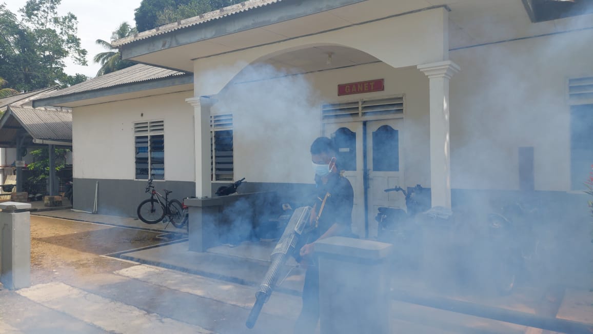 La base de la Fuerza Aérea de Tanjung Pinang realiza nebulización en previsión de la fiebre del dengue – Pioneer Wirama