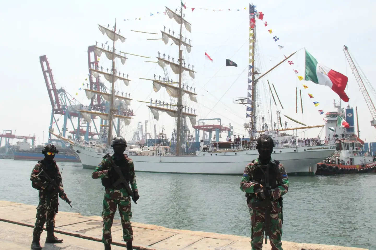 Mighty Shark Soldiers aseguran el muelle a la llegada del Buque Escuela de la Armada de México – Pioneer Viratama