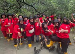 Kreasi Pemuda Tanpa Batas Surabaya Galang Aksi Hijaukan Pesisir : Trees for The Future