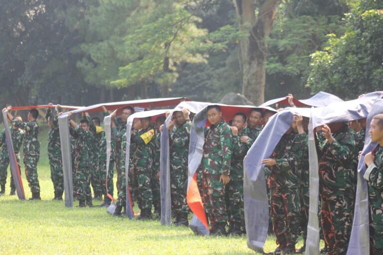Bangun Semangat dan Kekompakan Siswa Komcad Matra Laut Terima Ice ...