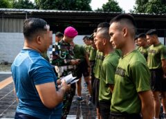 Staf Intelijen Yonkomlek 1 Marinir Laksanakan Pemeriksaan HP Prajurit