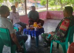 Babinsa Desa Eti Ajak Warga Jaga Kebersihan Lingkungan Melalui Komsos