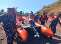 LANAL BANYUWANGI DAN TIM SAR GABUNGAN TEMUKAN DUA KORBAN TERSERET ARUS DI PANTAI SERUNI PAYANGAN