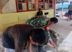 Karya Bakti Babinsa 1513-01/Piru Desa Lumoli Bantu Warga Susun Batako untuk Pembangunan Rumah