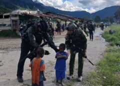 Senyum Anak-Anak Obano Mengembang Saat Satgas Yonif 2 Marinir Hadir Membawa Kasih
