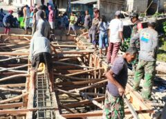 Pengecoran Balok Lantai Jembatan Garuda di Dusun Batu Lubang Terus Dikebut, Dandim: Bukti Nyata Kepedulian TNI untuk Masyarakat. 