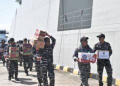 TNI AL KIRIM BANTUAN KEMANUSIAAN MELALUI KRI BUNG HATTA-370 UNTUK WARGA TERDAMPAK GEMPA DI NTT