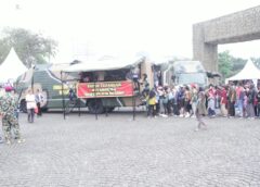 Yonbekpal 1 Marinir Bagikan 2.000 Porsi Makanan Bergizi