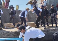 TNI AL SALURKAN BANTUAN KEMANUSIAAN DI LAMALERA, NTT
