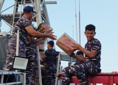 TNI AL TERUS DUKUNG DISTRIBUSI BANTUAN KEMANUSIAAN UNTUK KORBAN GEMPA NTT