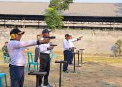 Asah Ketepatan dan Kecepatan, Danmenkav 2 Mar Pimpin Latihan Menembak Pistol