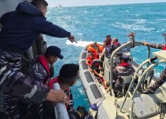 TNI AL KEMBALI EVAKUASI 22 KORBAN SELAMAT KM VIRGO TRANSPORT 8 DI PERAIRAN LAUT JAWA