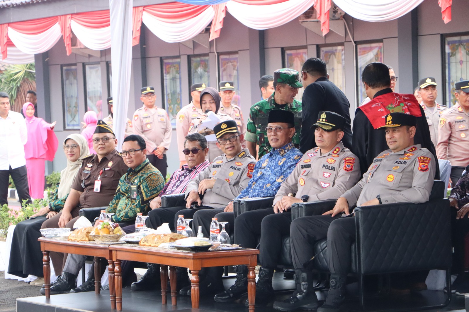 Foto: Bupati Ciamis, Dr.H.Herdiat Sunarya perwakilan Dandim 0613 Ciamis, Kepala Kejaksaan, Ketua Pengadilan, para Pejabat Utama Polres Ciamis, kepala SKPD Pemerintah Kabupaten Ciamis, tokoh agama lintas sektoral serta sejumlah tamu undangan.