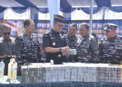 TNI AL BERHASIL GAGALKAN UPAYA PEREDARAN ROKOK ILEGAL, PENYELEWENGAN PUPUK BERSUBSIDI DAN MINUMAN KERAS DI WILAYAH KERJA KODAERAL V