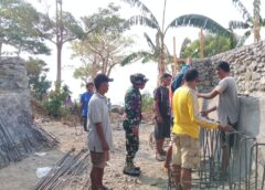 Babinsa Dampingi Pembangunan Jembatan Garuda Eli Jaya.
